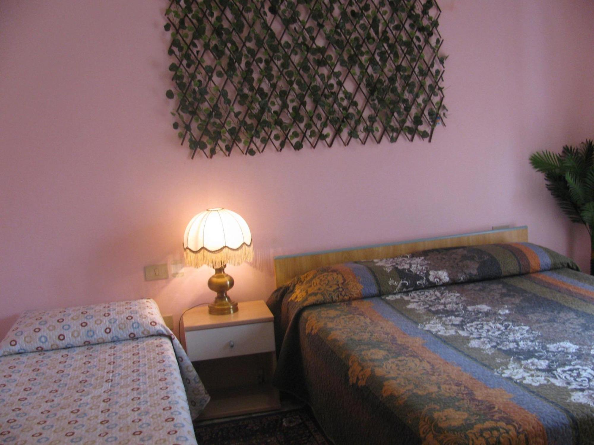 The Caponi Bros Bed and Breakfast Μέστρε Δωμάτιο φωτογραφία