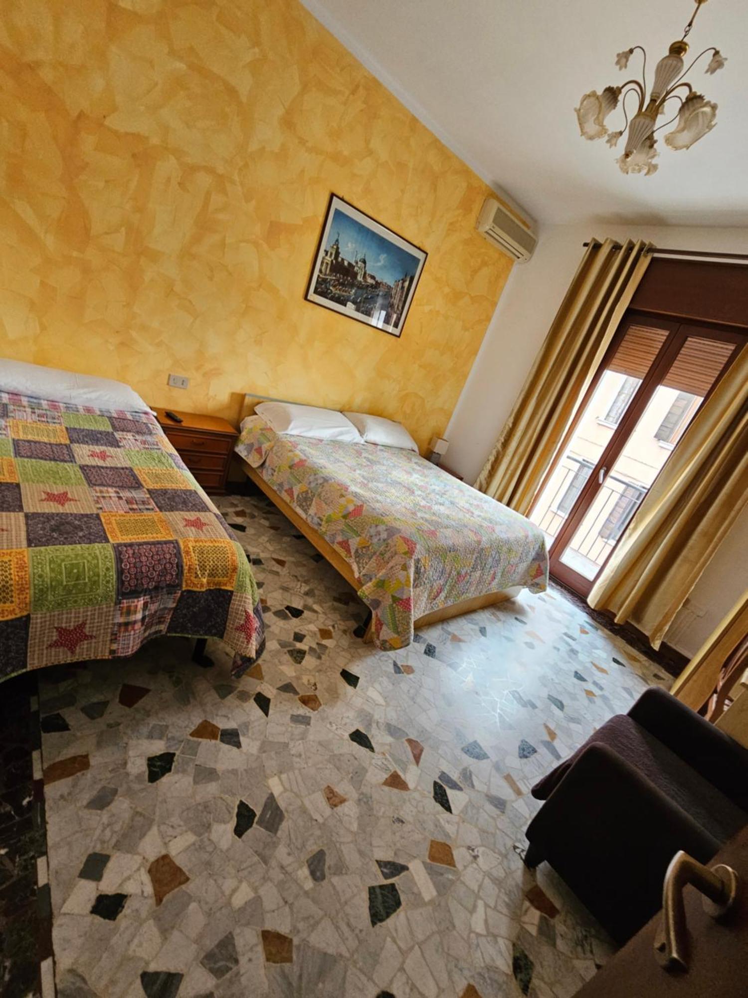 The Caponi Bros Bed and Breakfast Μέστρε Εξωτερικό φωτογραφία