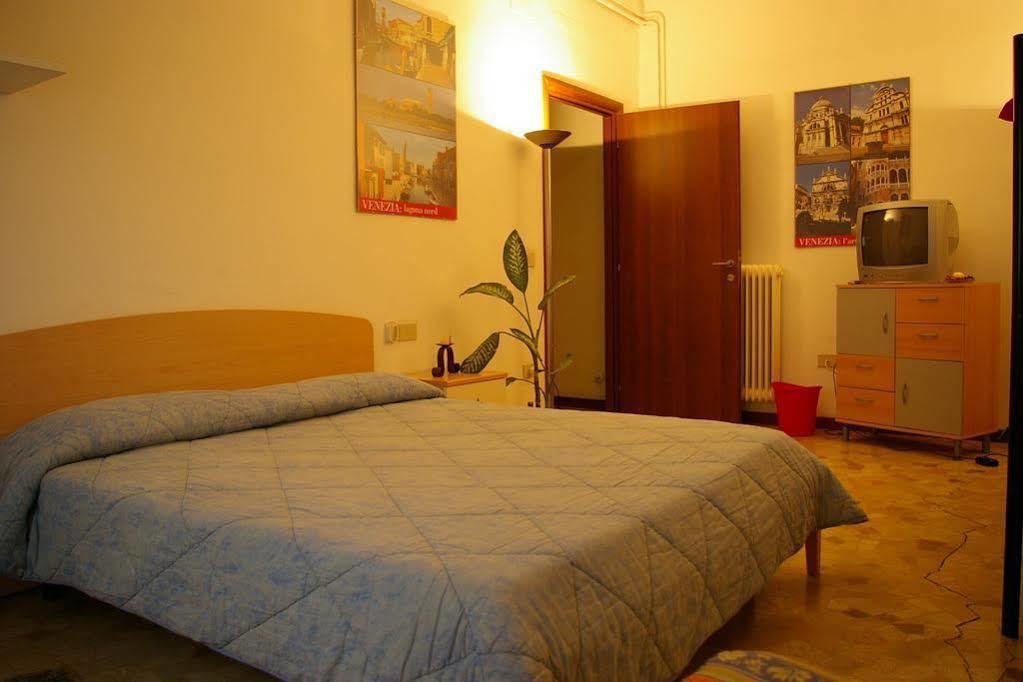 The Caponi Bros Bed and Breakfast Μέστρε Εξωτερικό φωτογραφία